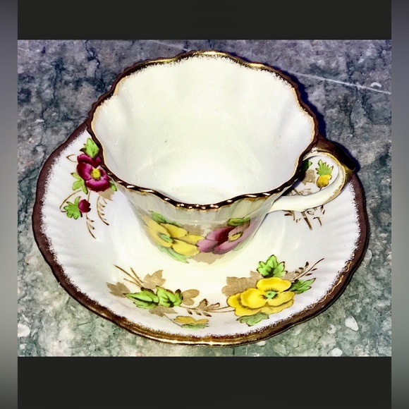 Vintage Salisbury PANSY Gold Trim Floral Teacup and Saucer Set - Picture 2 of 10